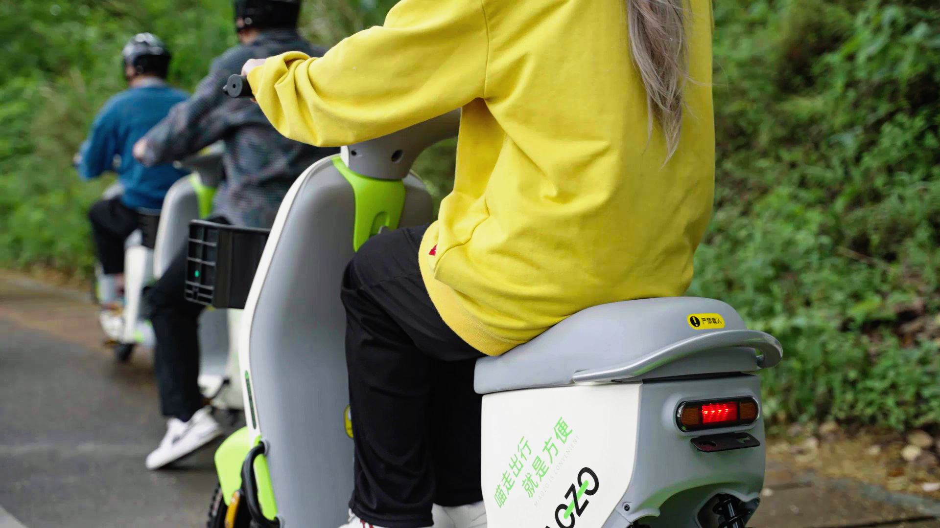 在高校騎行共享電動(dòng)車